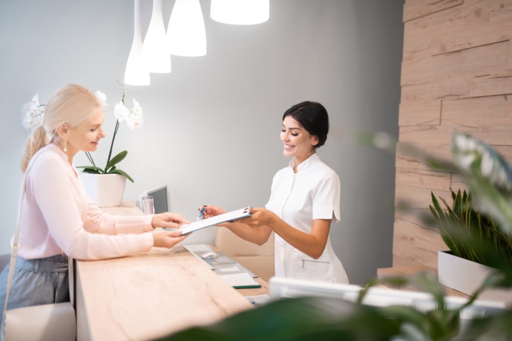 receptionist.jpg
